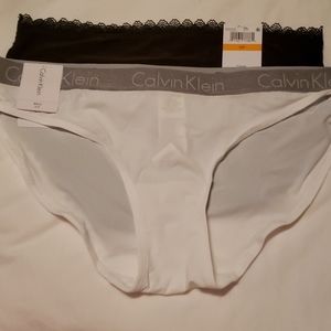 2 Calvin Klein woman panties mixed an mach